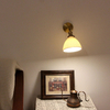 Lampka nocna do sypialni Biała ceramiczna minimalistyczna lampa ścienna w stylu vintage